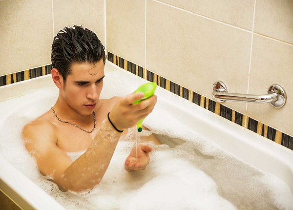Cần dùng gel vệ sinh nam không?